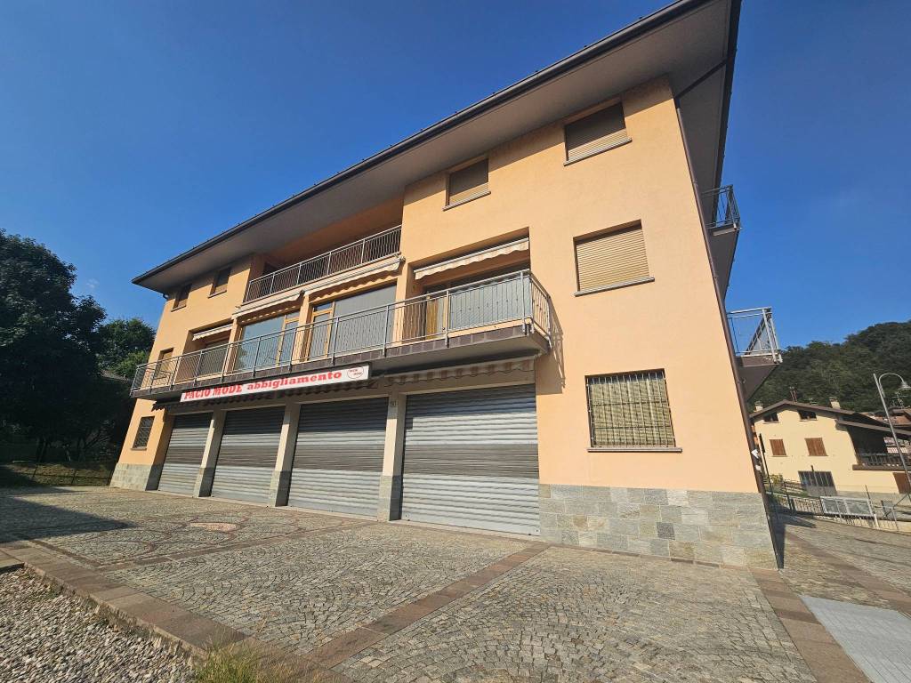 Negozio | Via Vittorio Veneto, Sant'Omobono Terme
