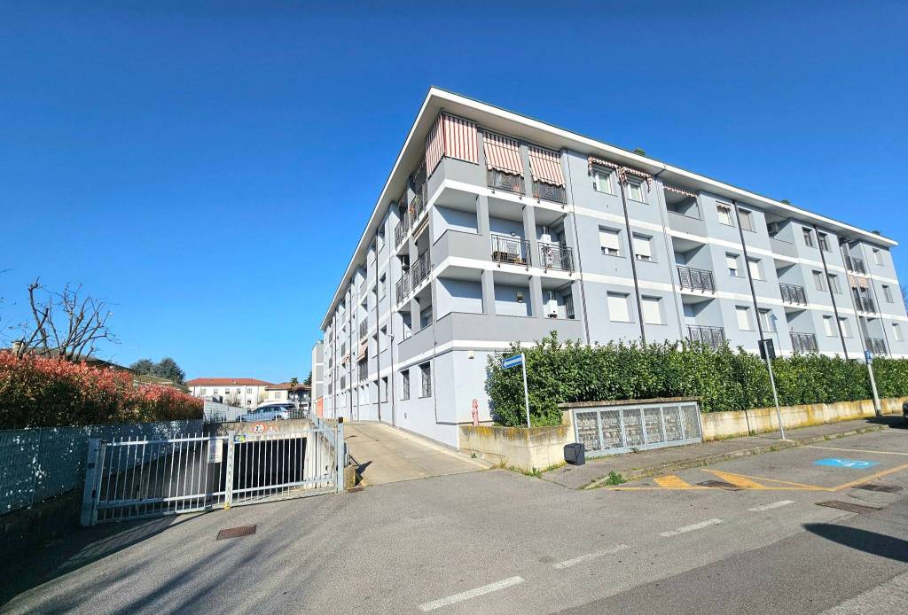 Negozio | Via Milano, Treviglio