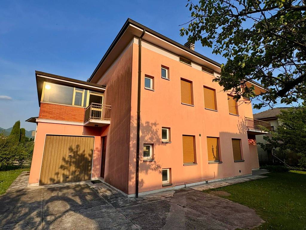 Villa | Via Don Giovanni Bosco, Almenno San Salvatore